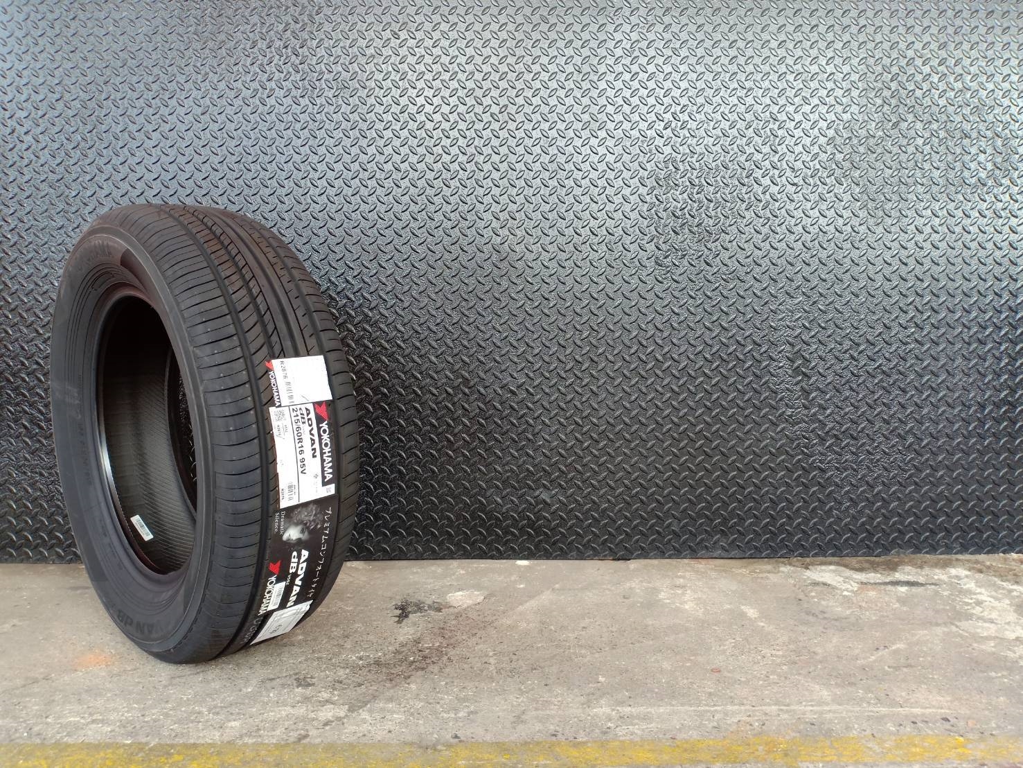 #แนะนำยางรถ #ขอบ16 #ราคาสุดคุ้ม #รถเก๋งเล็กเก๋งขนาดกลาง YOKOHAMA ADVAN bB V552 Size:215/60R16 ปี19 (MADE IN JAPAN)