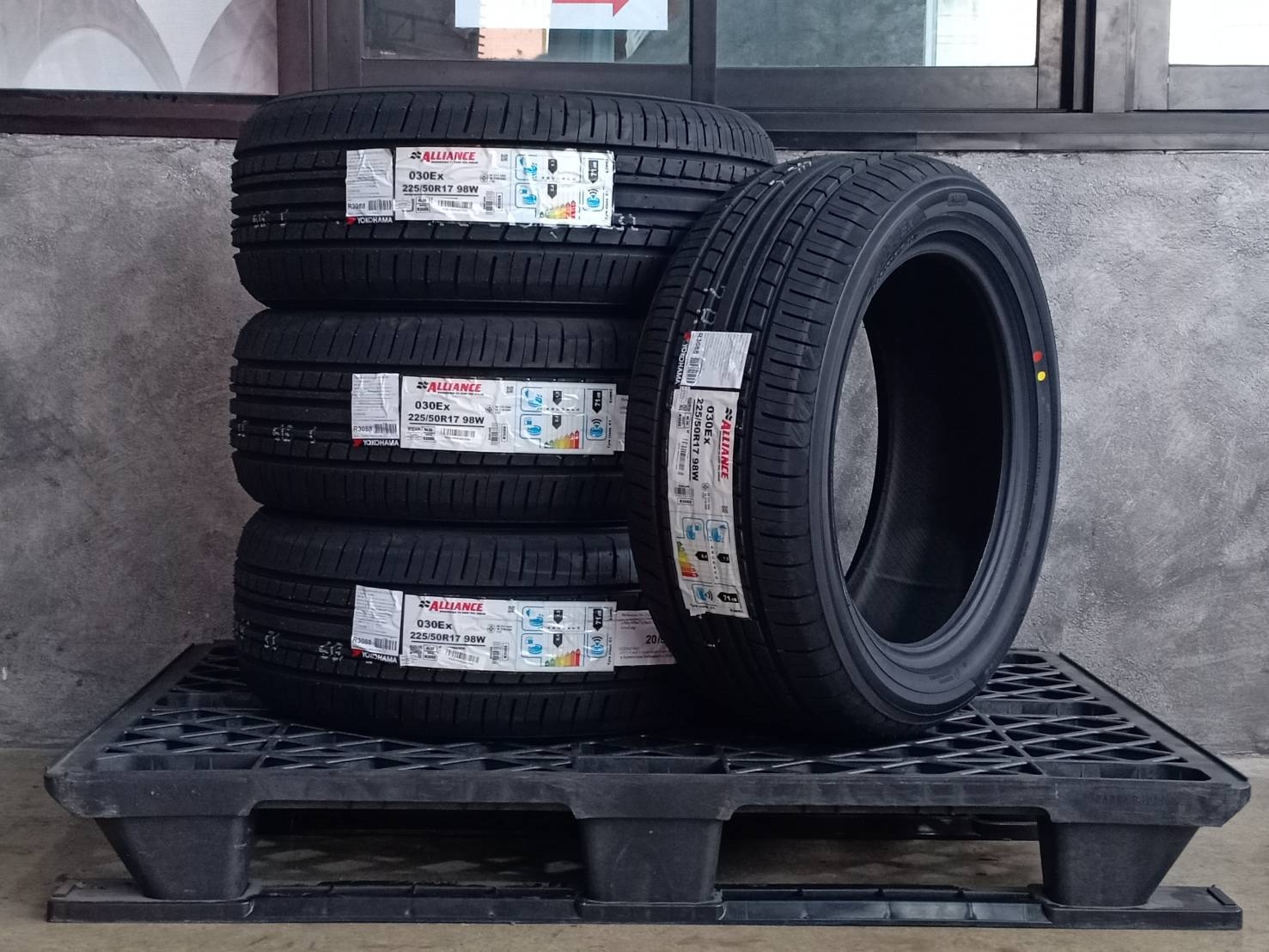 YOKOHAMA ALLIANCE 030EX 225/50R17 98W JAPAN