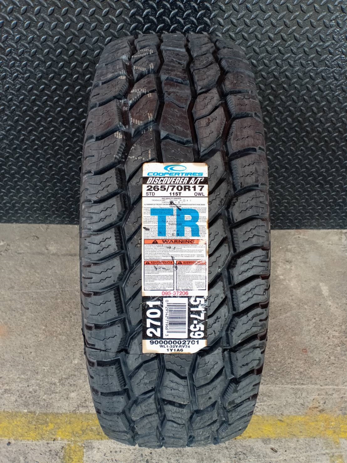 #แนะนำยางรถ #ขอบ17 #ราคาสุดคุ้ม #รถกระบะสายลุย COOPER DISCOVERER A/T3 (ตัวหนังสือขาว) 265/70R17 ปี18 (MADE IN U.S.A)
