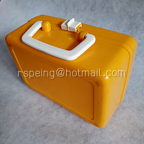 กล่องพลาสติกหูหิ้วสีเหลืองล็อคได้ ลายสิงโต Mag Mag