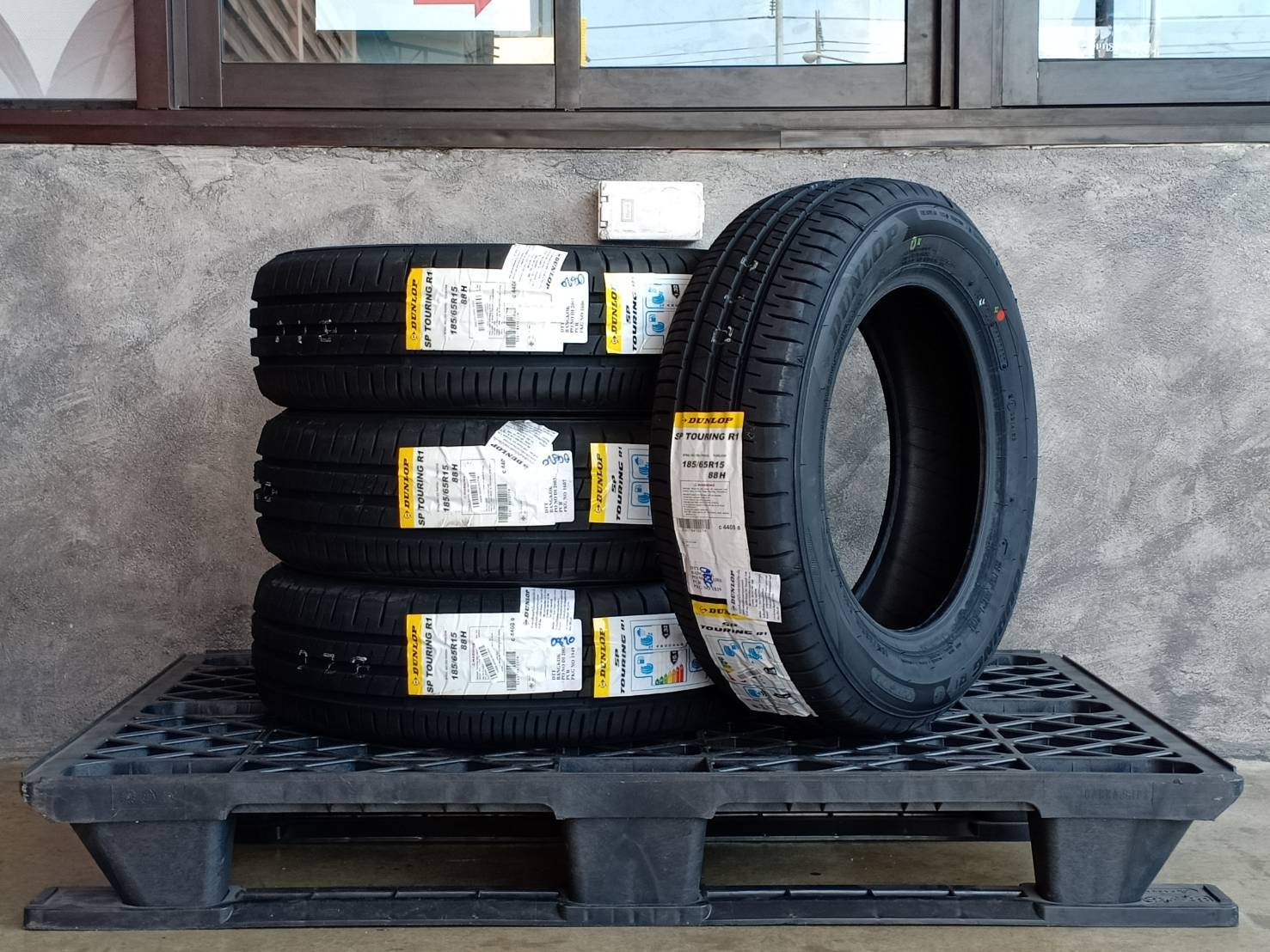 DUNLOP 185/65R15 SP TOURING R1ต้องการส่วนลดราคาพิเศษ กรุณาสอบถาม