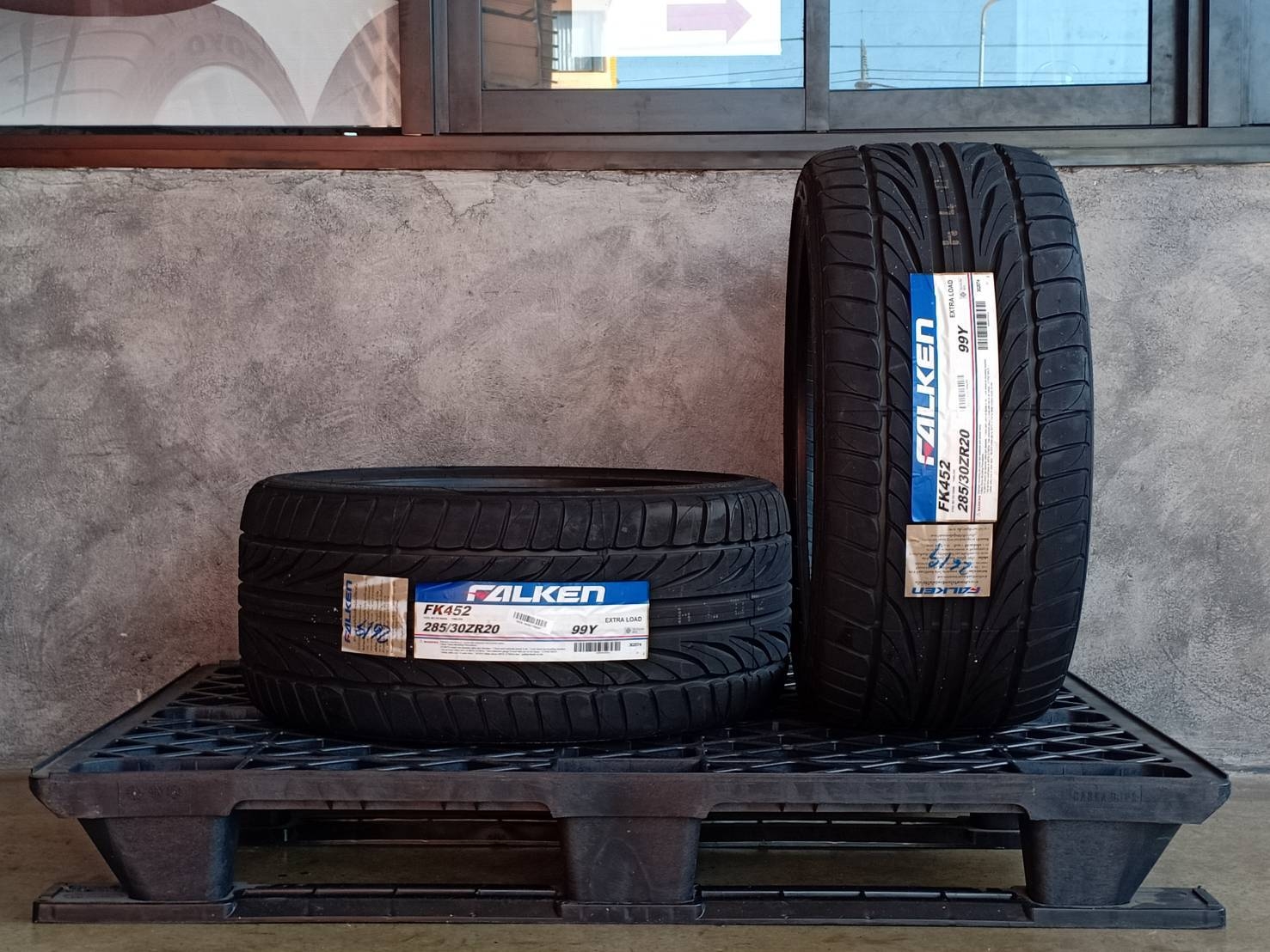 FALKEN 285/30ZR20 FK452 99Y MADE IN THAILAND