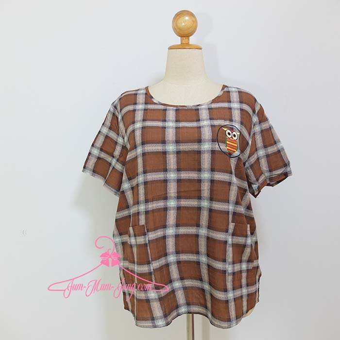 *อก50นิ้ว*เสื้อคนอ้วนผ้าฝ้ายสปันลายสก๊อตโทนสีน้ำตาลปักลายนกฮูกที่อกด้านซ้าย ชายเสื้อมีกระเป๋า2ข้าง เนื้อผ้าบางนุ่มใส่สบาย สวยน่ารักมากๆค่ะ
