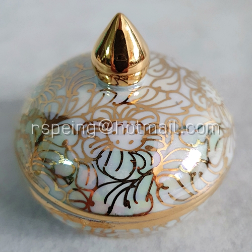 ตลับ (โถ) ใส่แป้งเจิมสีขาวมุก ลายเส้นดอกไม้สีทอง