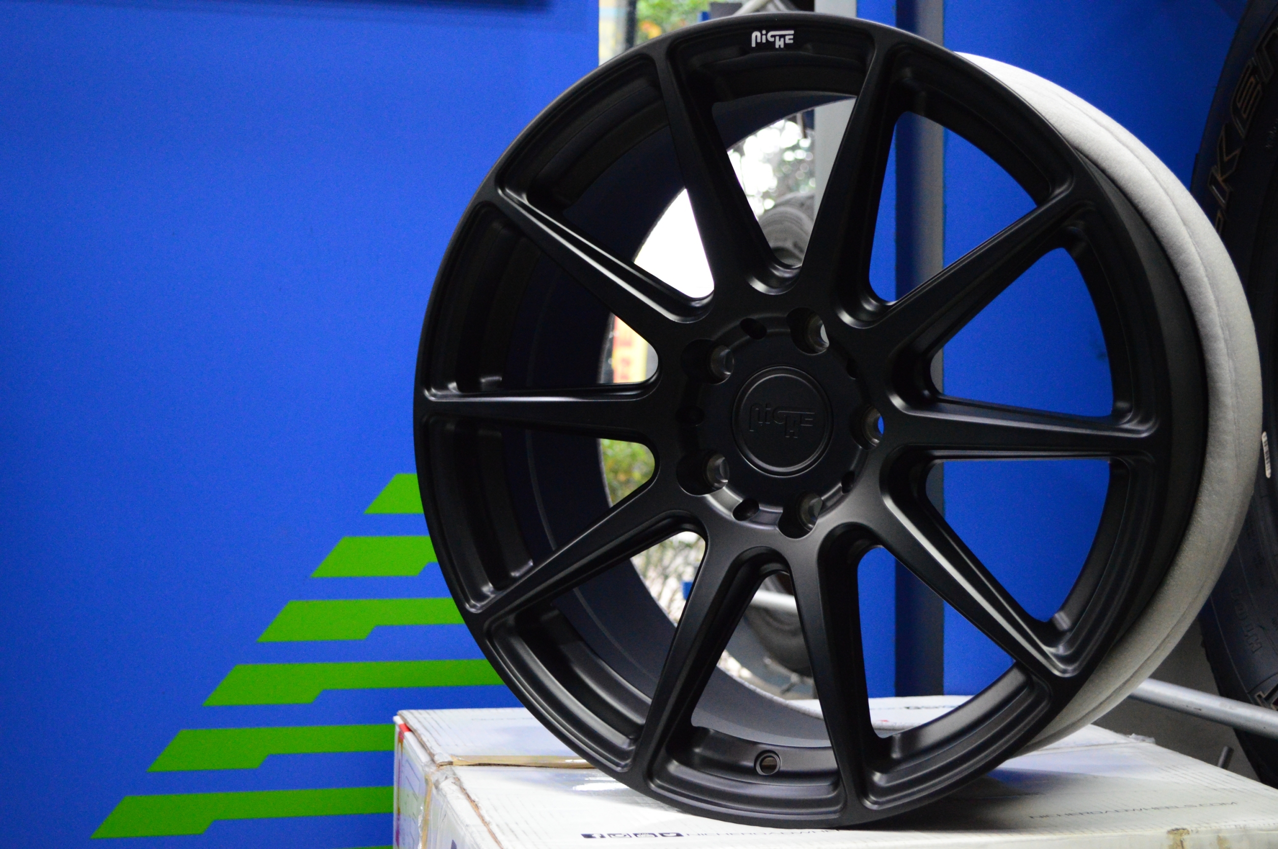 NICHE ESSEN ขอบ18นิ้ว วงละ 9,500.-