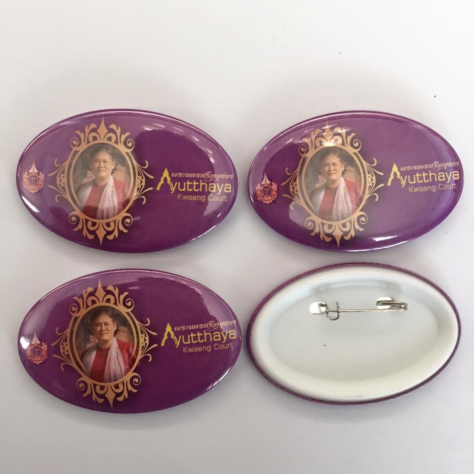 เข็มกลัดวงรีพลาสติกขนาด 4x6cm รับผลิตเข็มกลัดวงรี