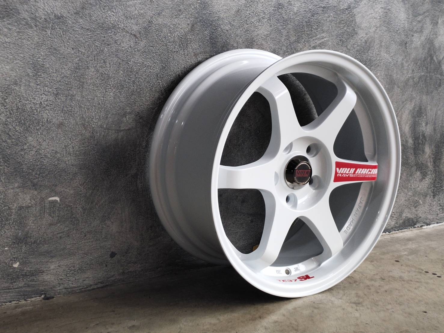 TE37 202 17X8 5H114.3 ต้องการส่วนลดราคาพิเศษ กรุณาสอบถาม