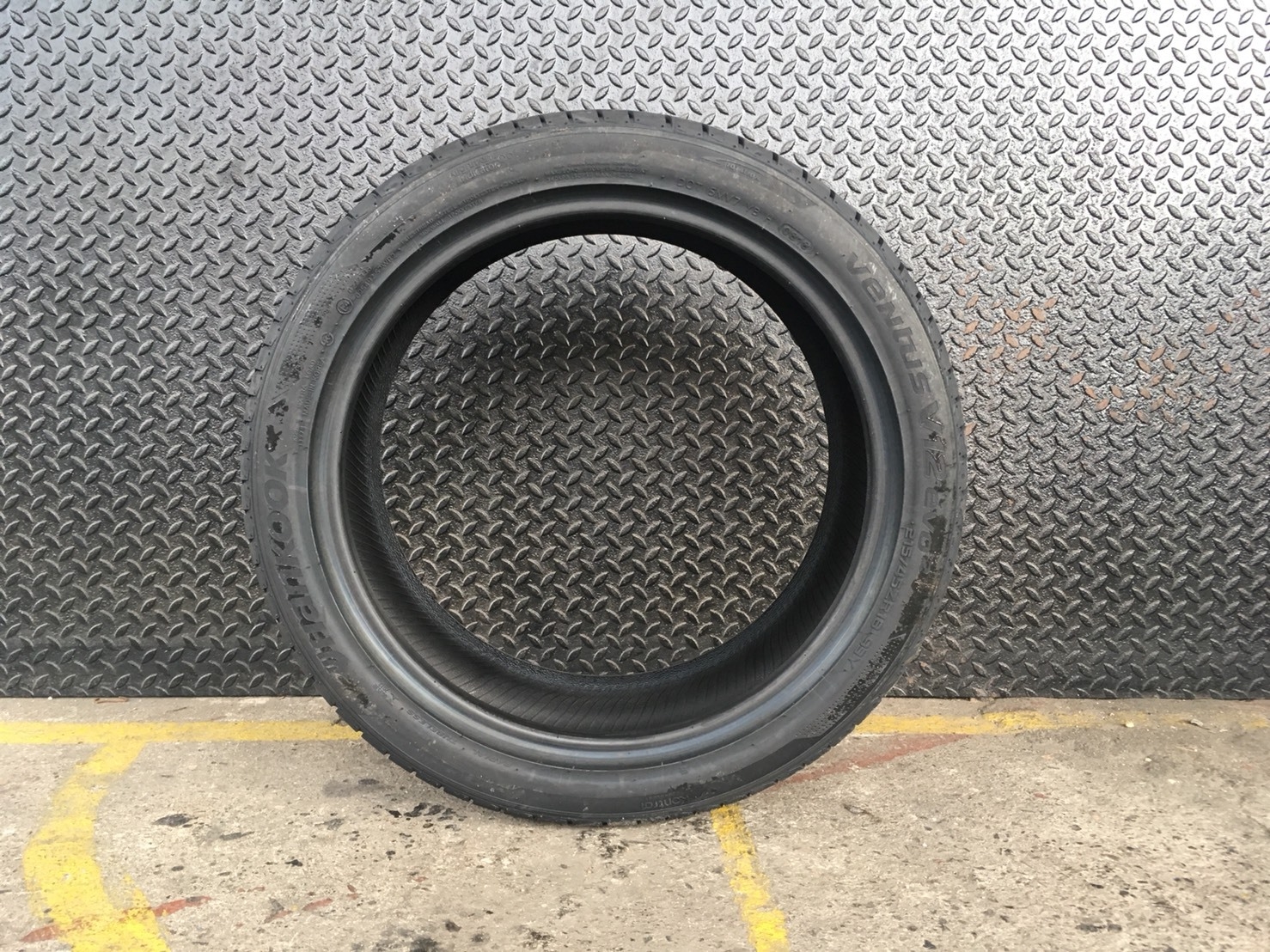 HANKOOK V12 EVO-2 215-45-18 เส้น 4800 ปี 18