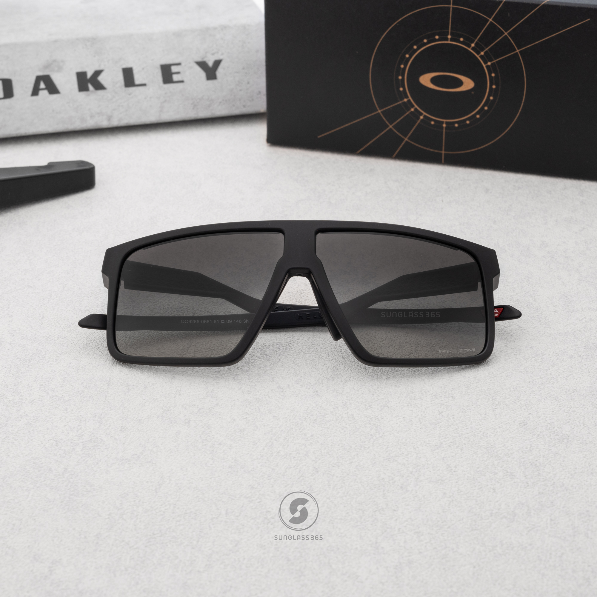 OAKLEY Helux OO9285-06 Matte Black Prizm Grey Gradient