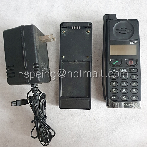 มือถือปุ่มกด Ericsson NH238 พร้อมแท่นชาร์จและอะแดปเตอร์
