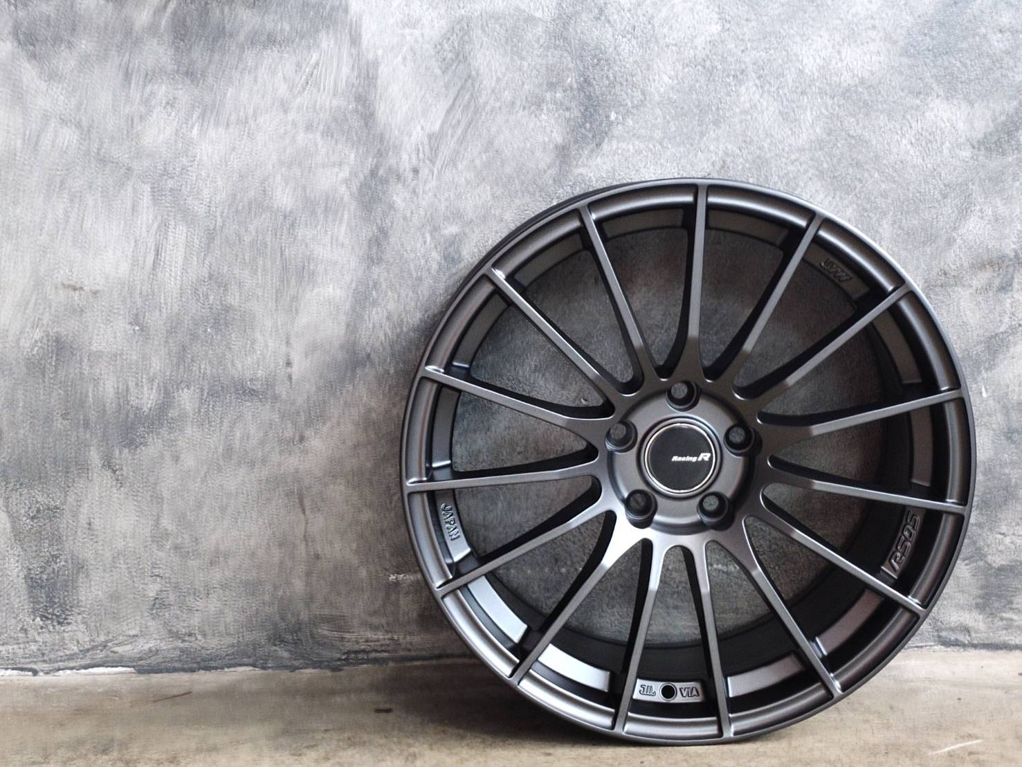 TK-RS05 18X8.5 5X114.3 35 73.1 DARK GM FLAT