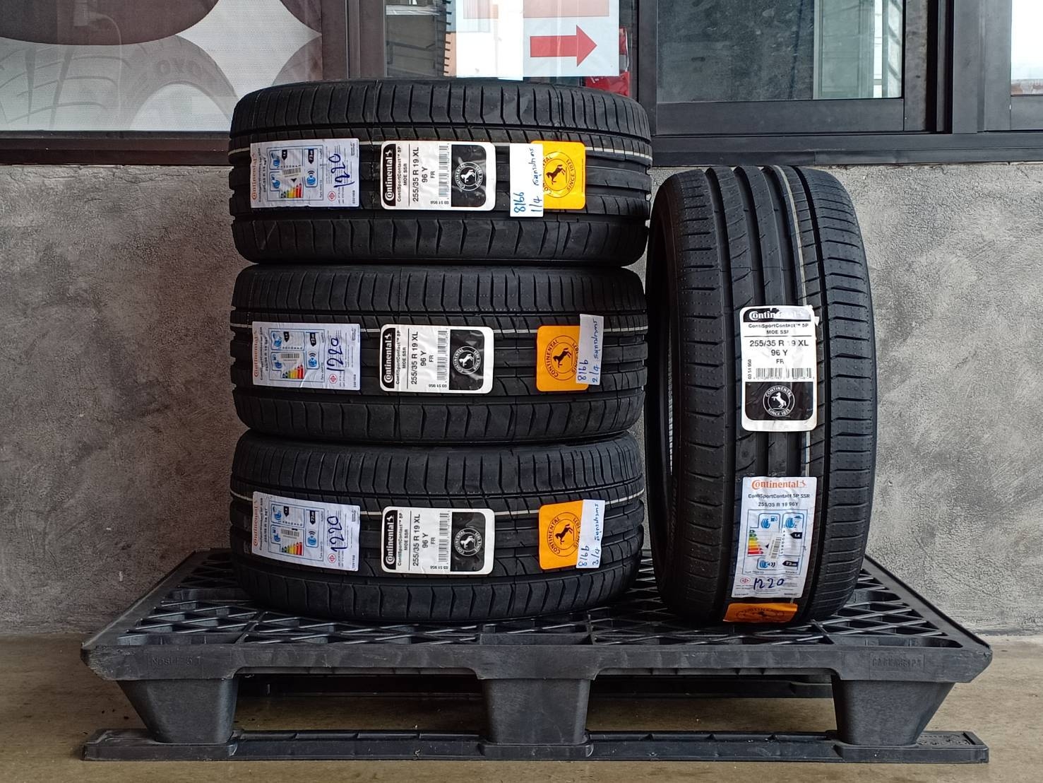 CONTINENTAL 255/35R19 CONTACT5P MOE SSR (RUNFLAT) ราคาพิเศษ