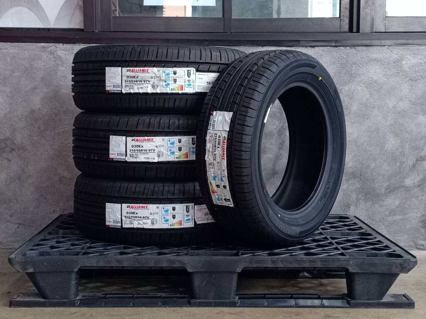 YOKOHAMA ALLIANCE 030EX 215/55R16 97V JAPAN