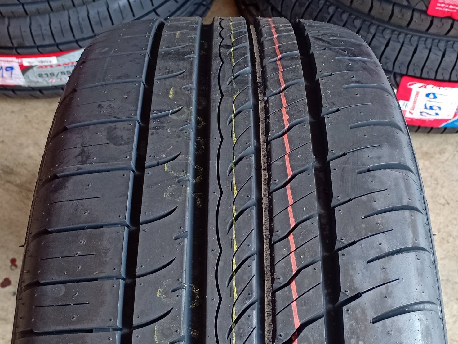 ยางใหม่ SILVERSTONE V7 245/45-18 ปี19 ราคาพิเศษ