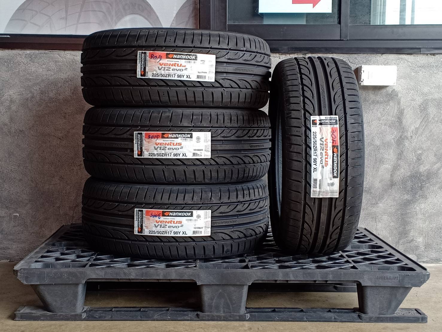 HANKOOK 225/50ZR17 VENTUS V12 EVO2ต้องการส่วนลดราคาพิเศษ กรุณาสอบถาม