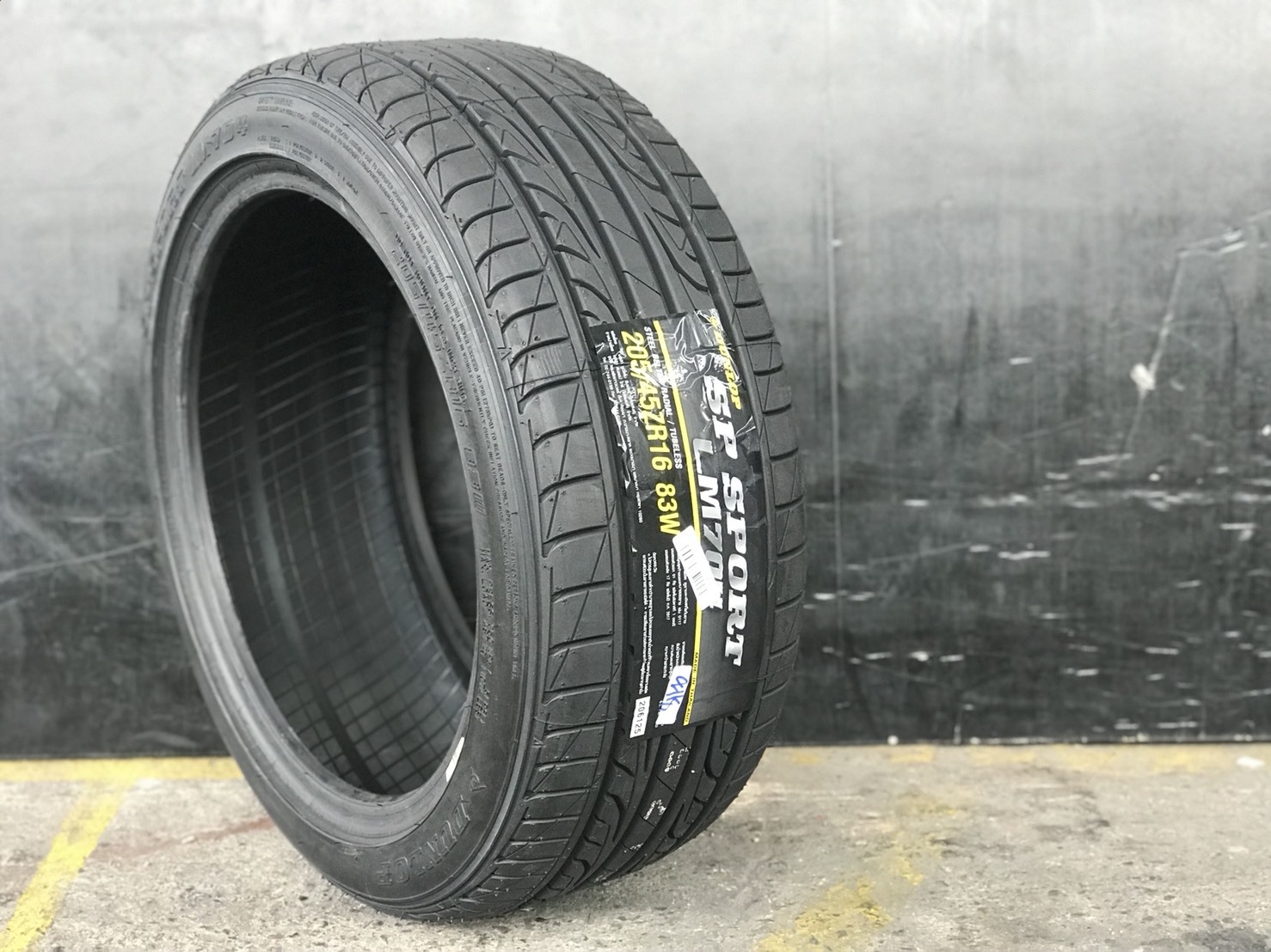 ใหม่สุด DUNLOP LM704 205/45-16 ราคาพิเศษ