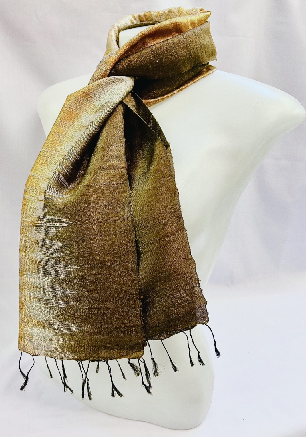 ผ้าคลุมไหล่ไหมมัดหมี่ ลายน้ำไหลซิกแซกแบบโมเดิร์น