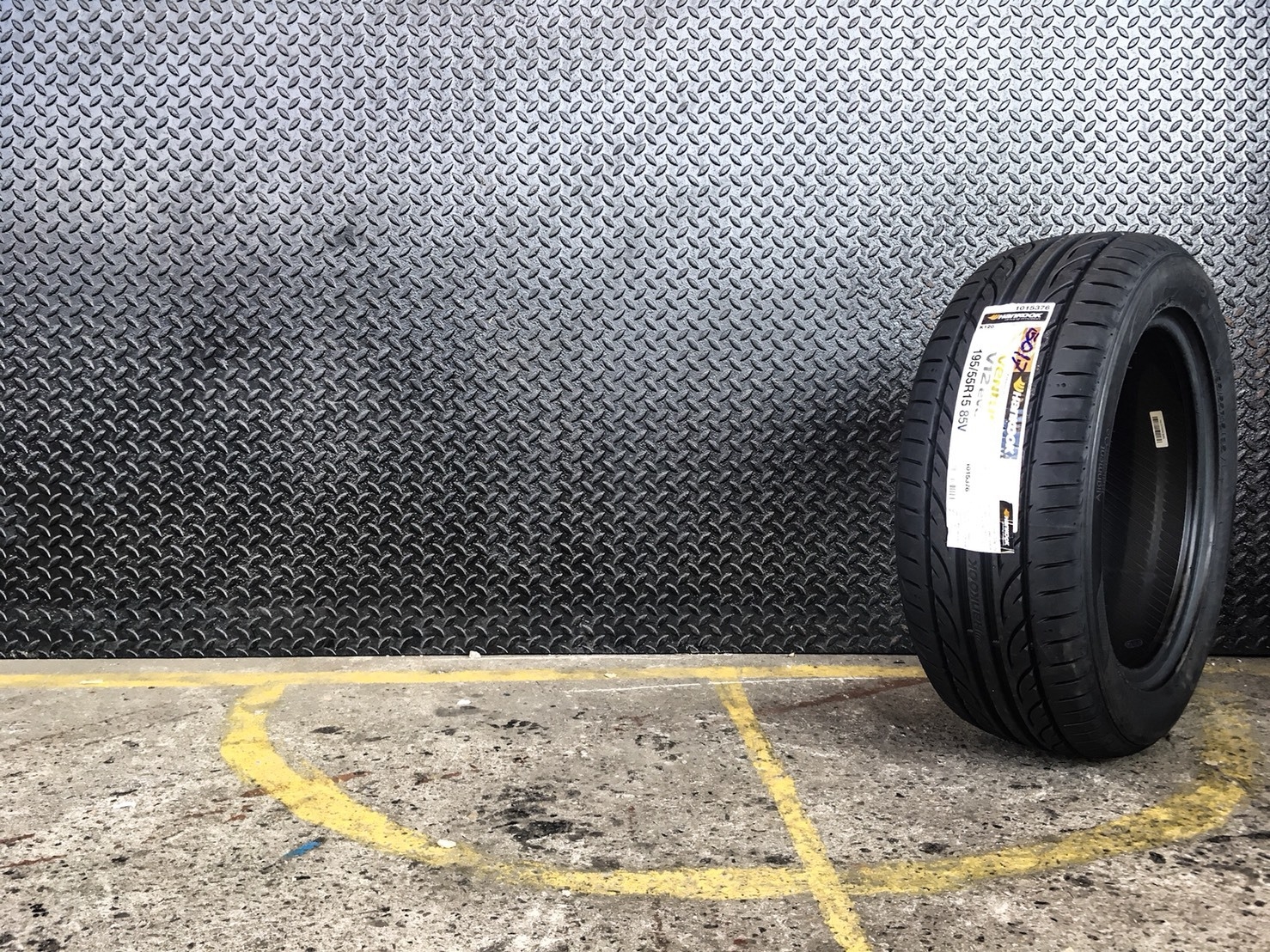 ยางใหม่ HANKOOK V12EVO2 195/55-15 เส้นละ 1500 บาท ปกติ 2500 บาท