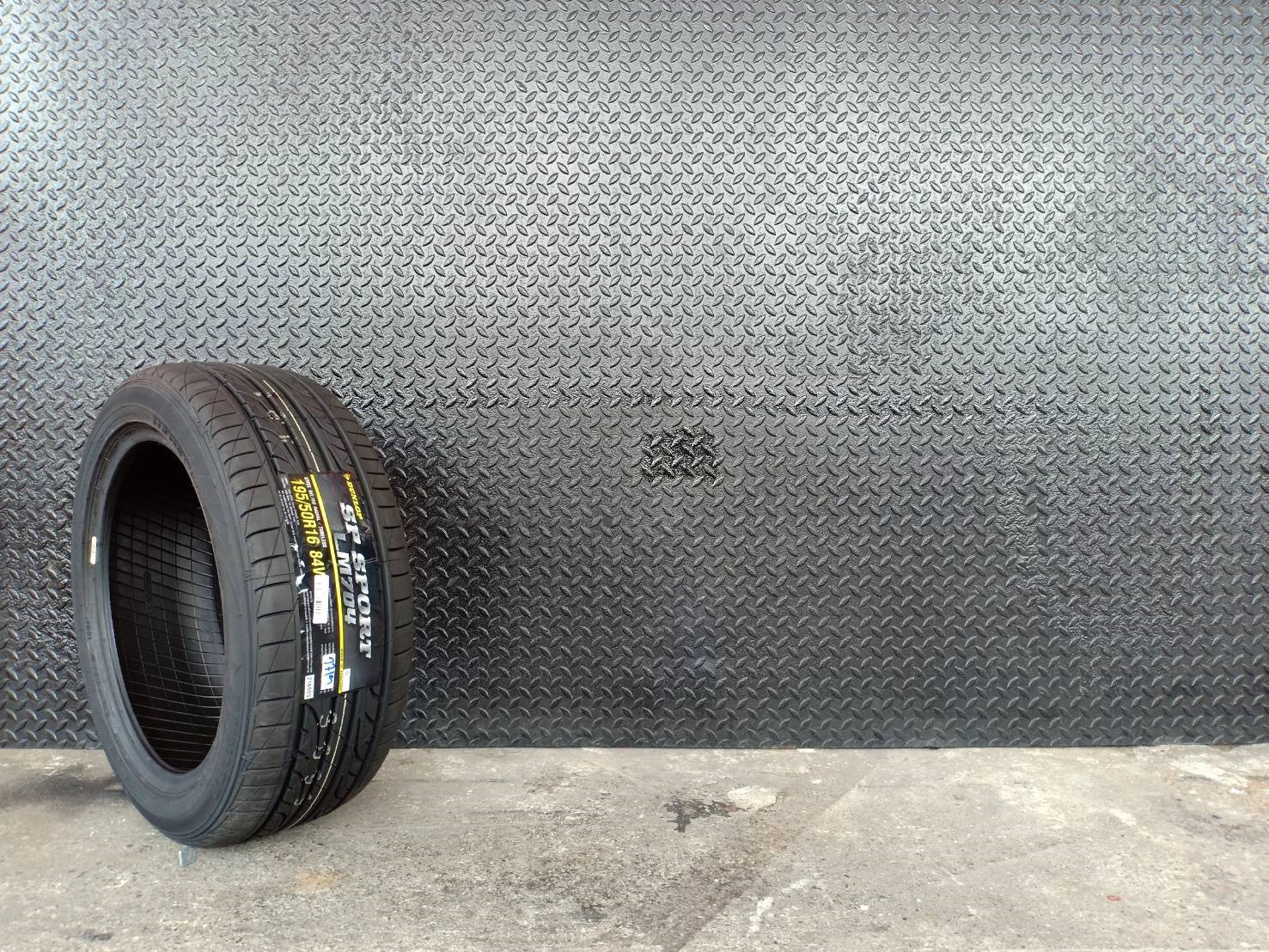 ยางใหม่ DUNLOP LM704 195/50-16 ปี19 ราคาถูก