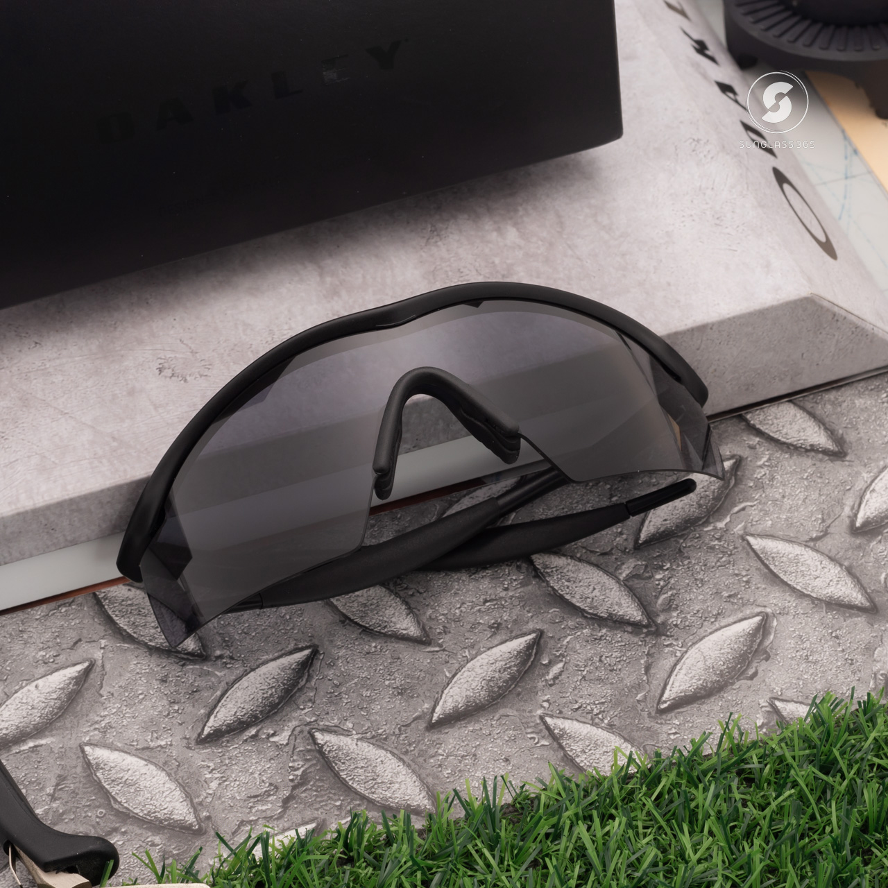 Oakley SI M Strike OO9060 11-162 Black Grey