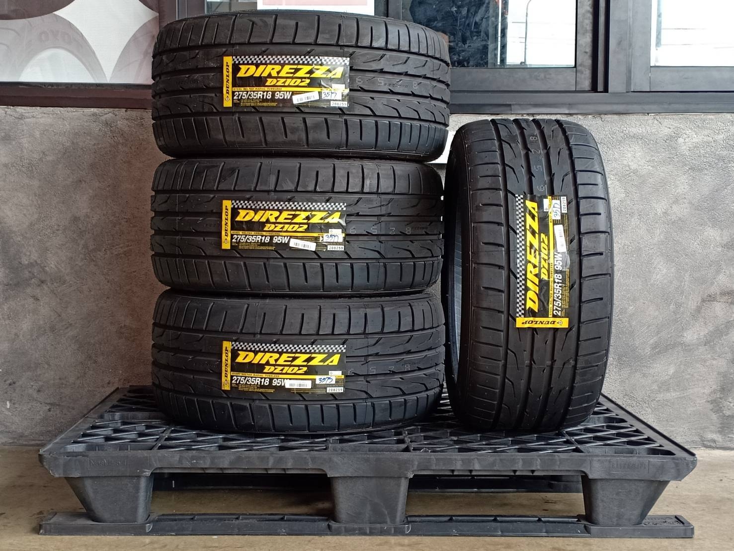 DUNLOP DIREZZA DZ102 275/35R18