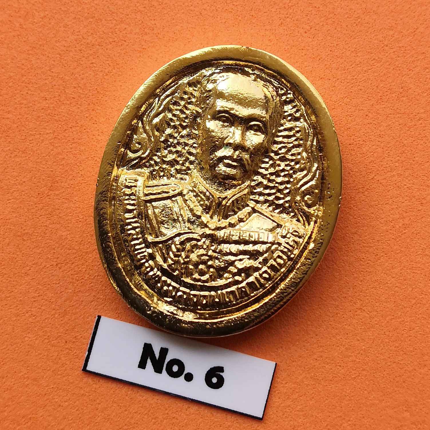 เหรียญหล่อ รัชกาลที่ 5 หลัง กรมหลวงชุมพร ที่ระลึกครบรอบ 72 ปี พิธีพุทธาภิเษก ณ วัดเขตอุดมศักดิ์ ชุมพร ปี 2538 เนื้อกะไหล่ทอง สูง 3 เซน พร้อมกล่องเดิม