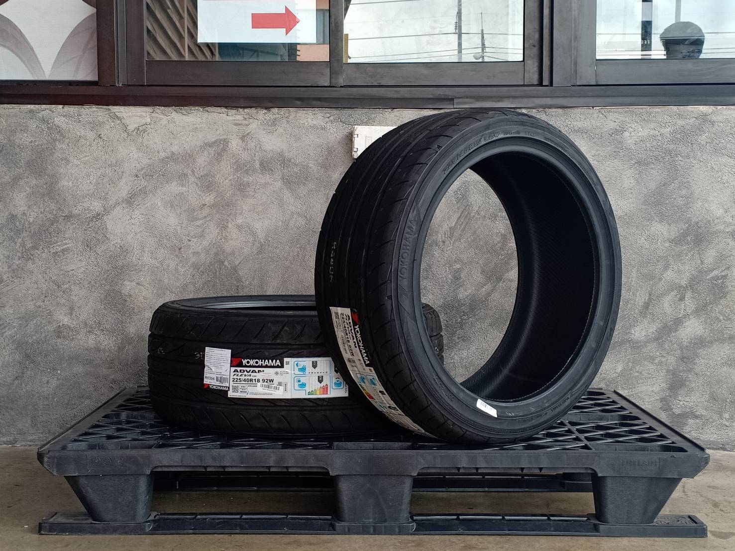 YOKOHAMA 225/40R18 FLEVA V701 92W MADE IN THE FHILIPPINES