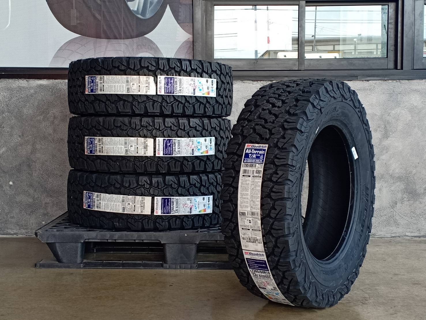 BF-GOODRICH 265/60R18 ALL TERRAIN T/A KO2 119/116S 810PR (ตัวหนังสือดำ) MADE IN U.S.A.