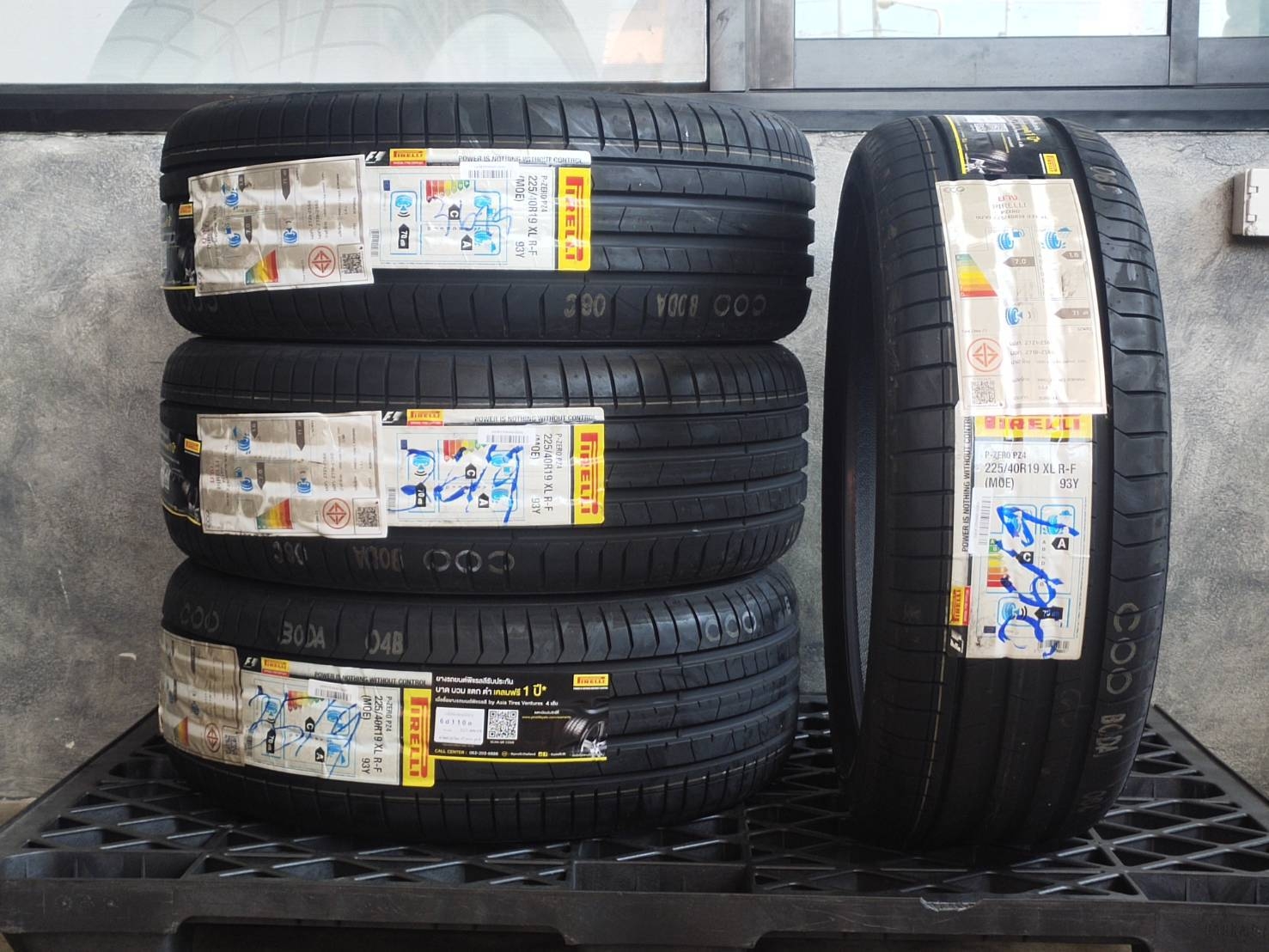 PIRELLI 225/40R19 93Y XL PZERO PZ4 RUNFLAT MOE