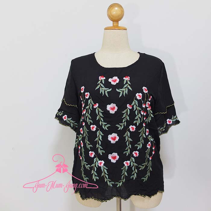*อก46นิ้ว*เสื้อคนอวบผ้าสปันสีดำปักลายดอกไม้แขนระบาย2ชั้น สวยน่ารักมากๆค่ะ