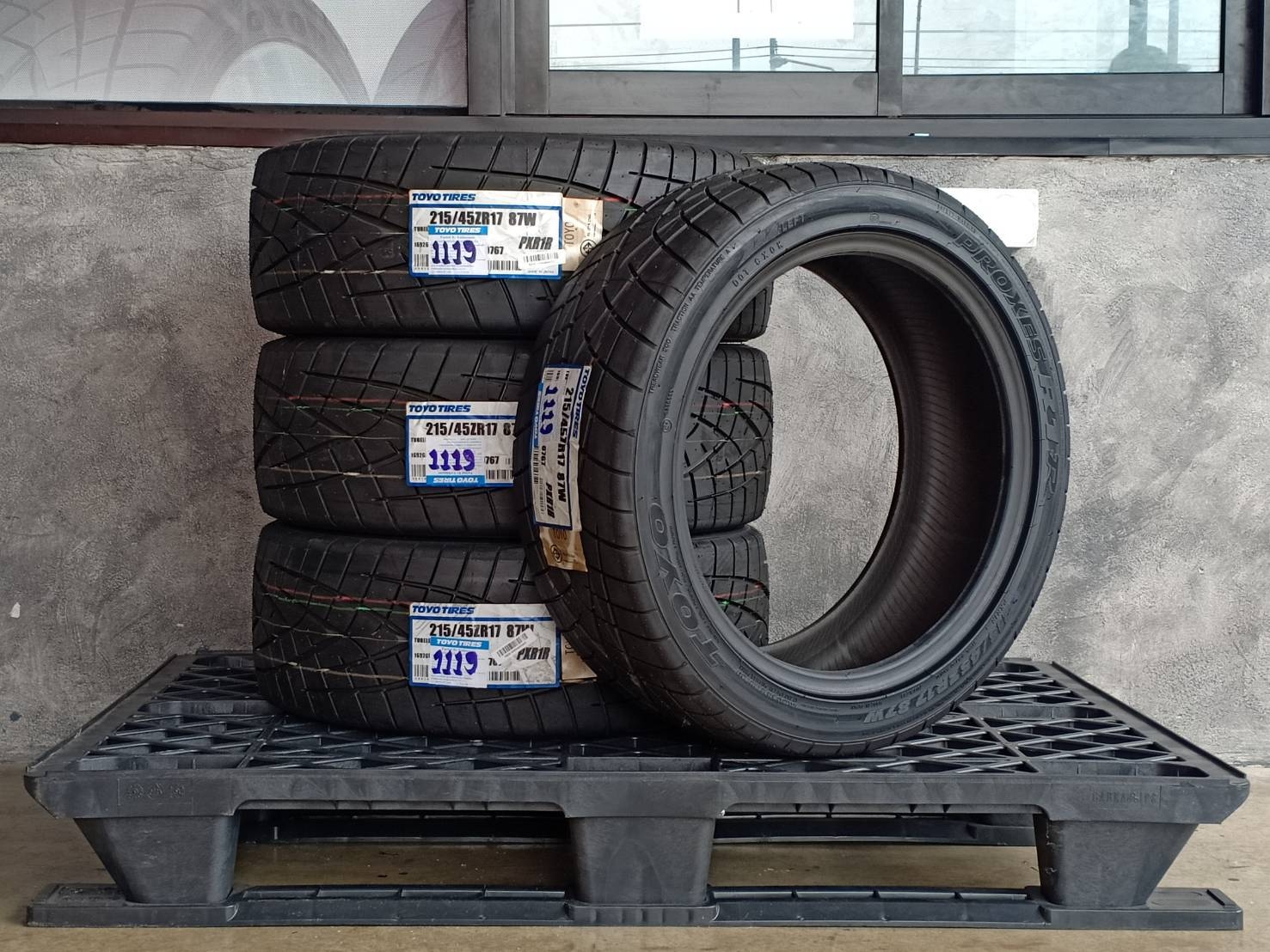 TOYO 215/45ZR17 PROXES R1R 87W MADE IN JAPAN