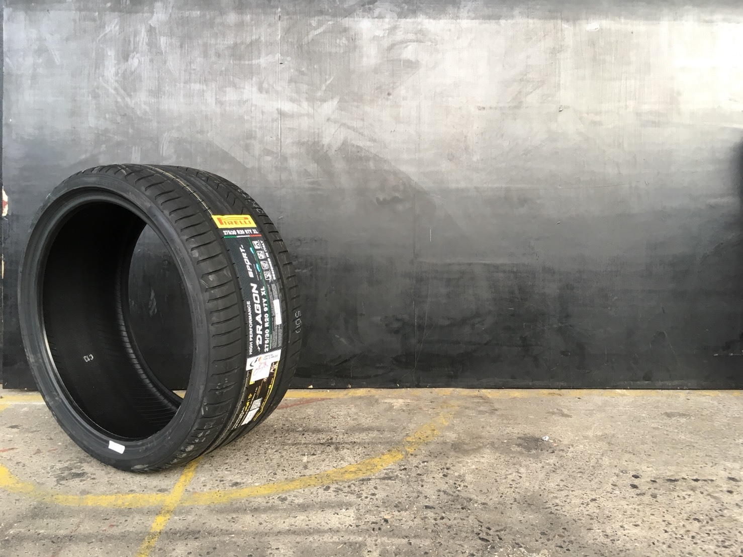PIRELLI DRAGON SPORT 275/30-20 เส้น 9800 ปี18 ปกติ 11000