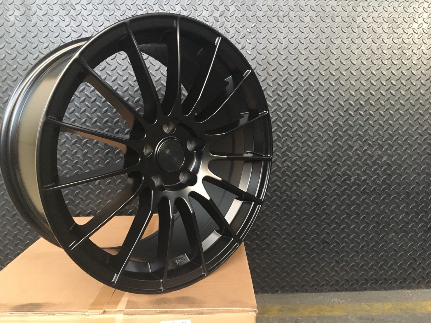 ENKEI RS05RR ขอบ18 ใส่เก๋ง