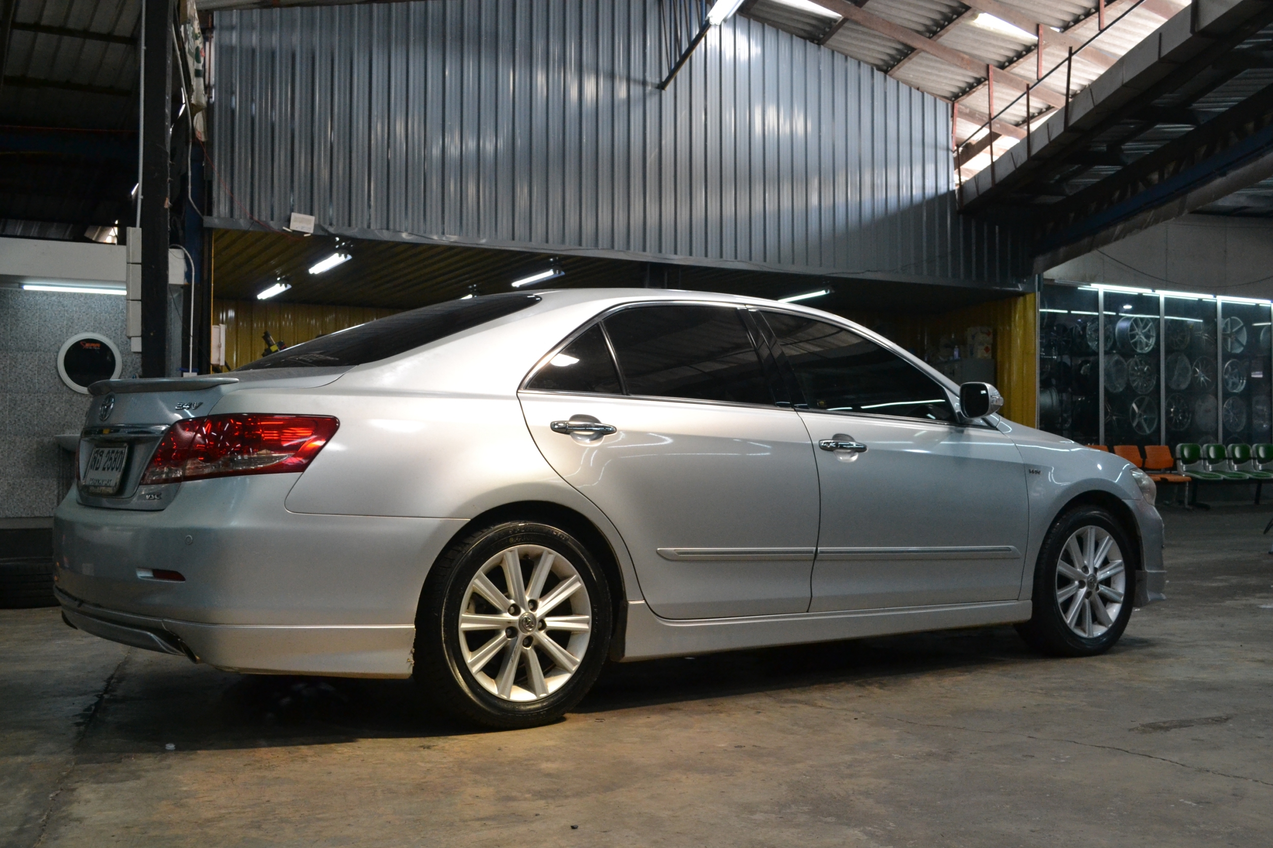 LM704 215-55-17 ซื้อ2แถม2