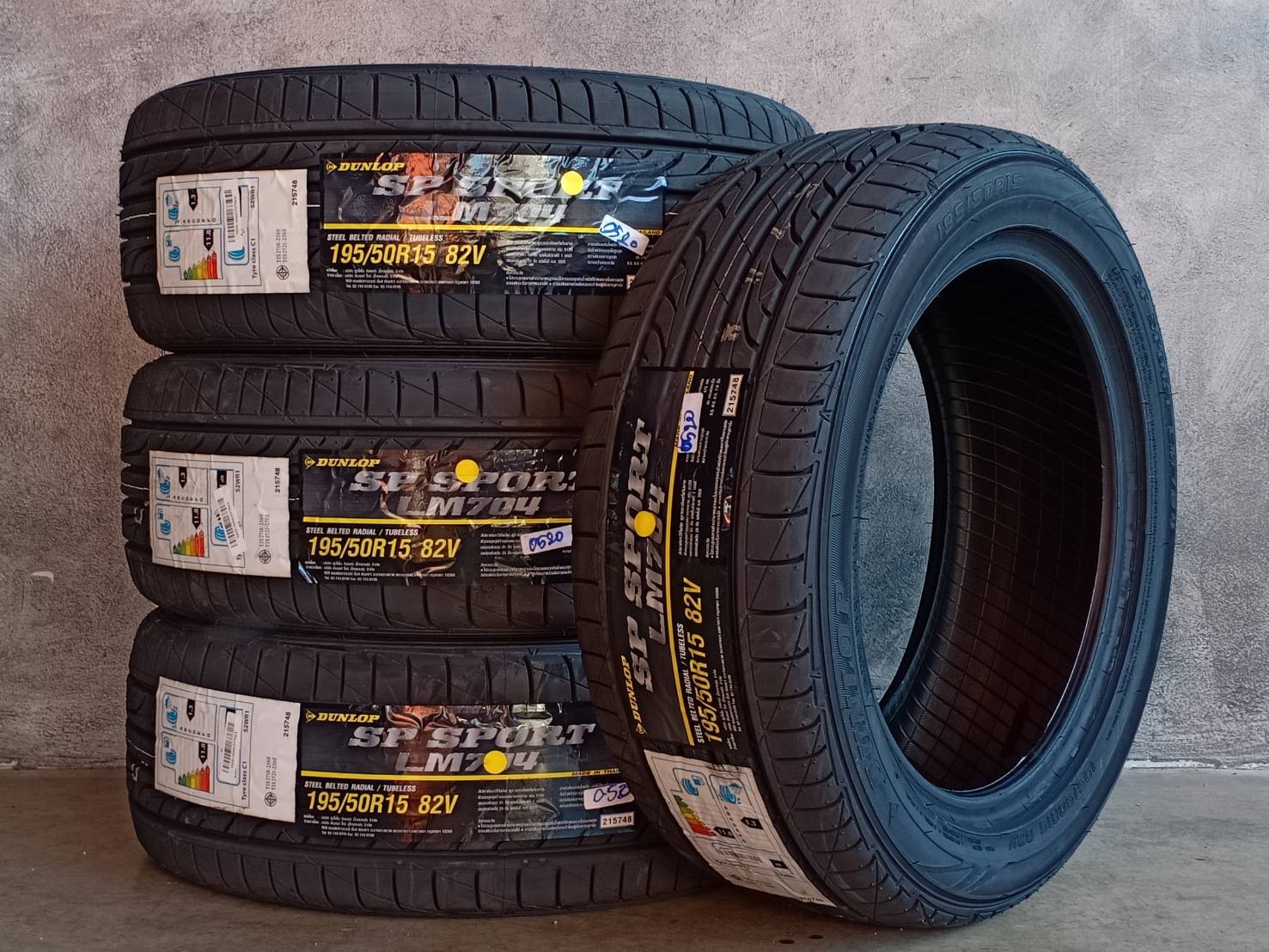 DUNLOP 195/50R15 SP SPORT LM704 82V MADE IN THAILAND