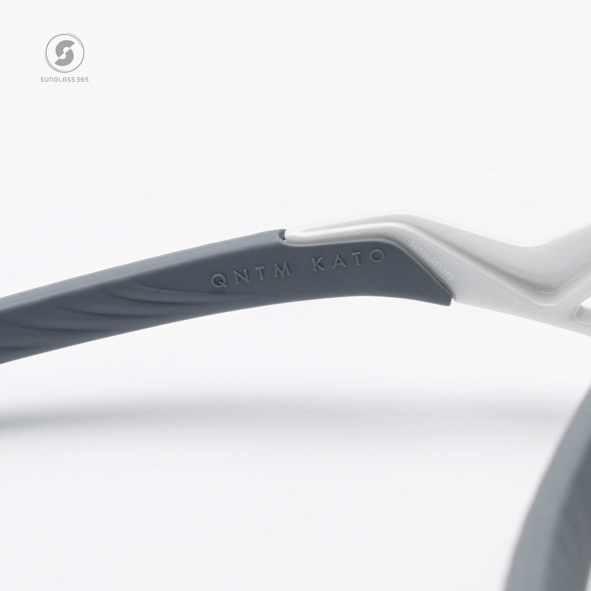 OAKLEY QNTM KATO OO9481D-07 Polished White Prizm 24K