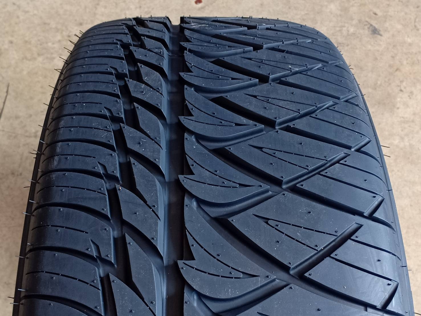 NITTO 265/50R20 NT 420SD ต้องการส่วนลดราคาพิเศษ กรุณาสอบถาม