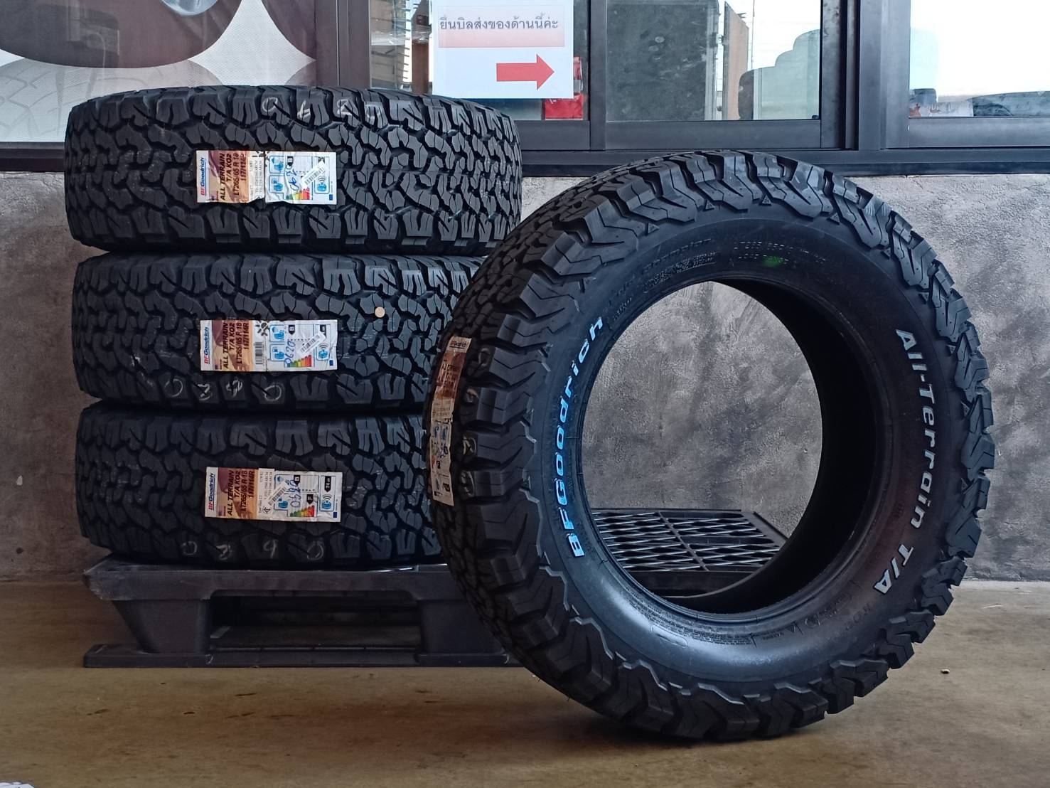 BF-GOODRICH 265/65R18 ALL TERRAIN T/A KO2 117/114R 8PR (ตัวหนังสือขาว) MADE IN U.S.A