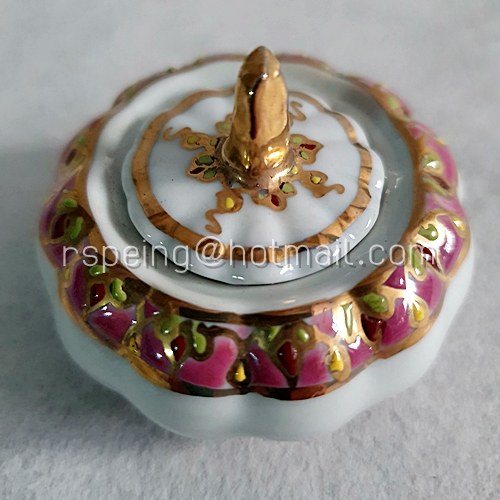 ตลับ (โถ) ใส่แป้งเจิมทรงฟักทองเขียนลาย