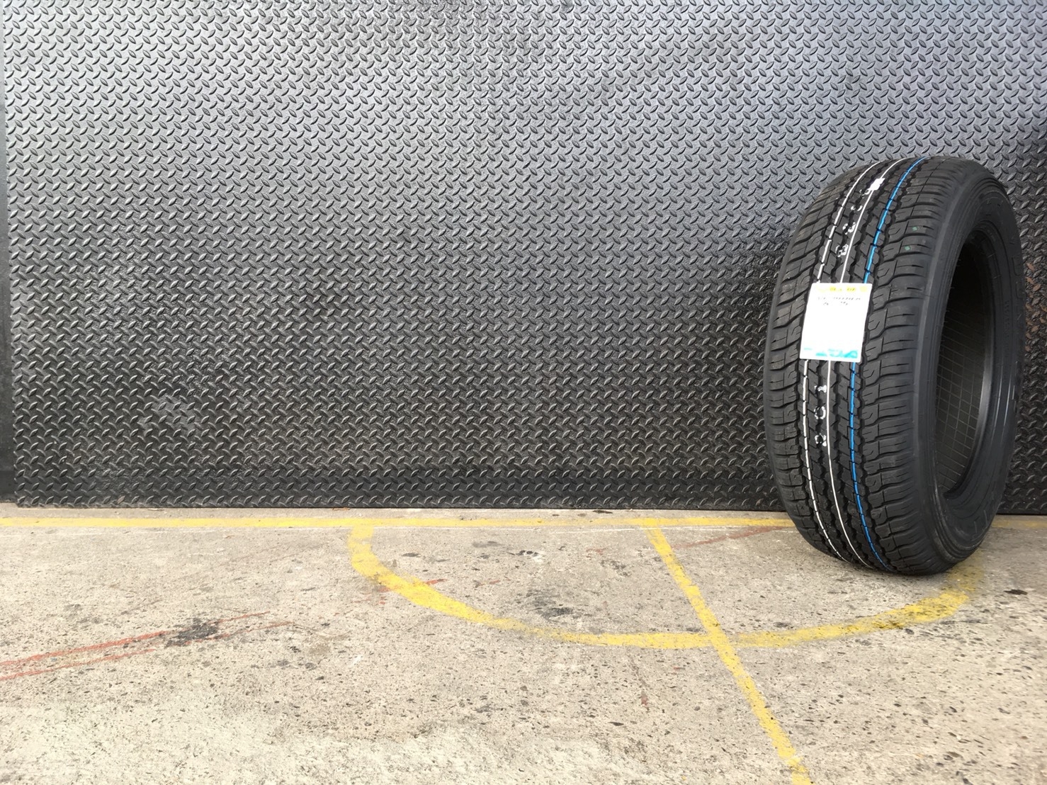 DUNLOP 2GRANDTREK AT25 265-60-18 ปี18 (ตัวหนังสือขาว)