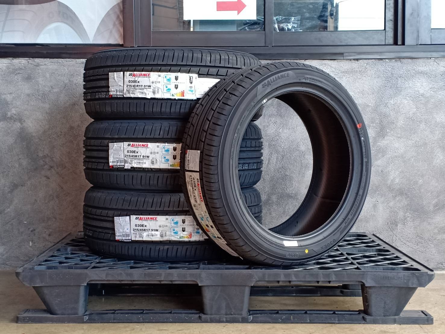 YOKOHAMA 215/45R17 ALLIANCE 030EX 91W MADE IN JAPAN