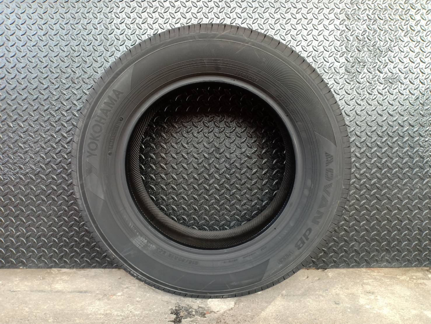 #แนะนำยางรถ #ขอบ16 #ราคาสุดคุ้ม #รถเก๋งเล็กเก๋งขนาดกลาง YOKOHAMA ADVAN bB V552 Size:215/60R16 ปี19 (MADE IN JAPAN)