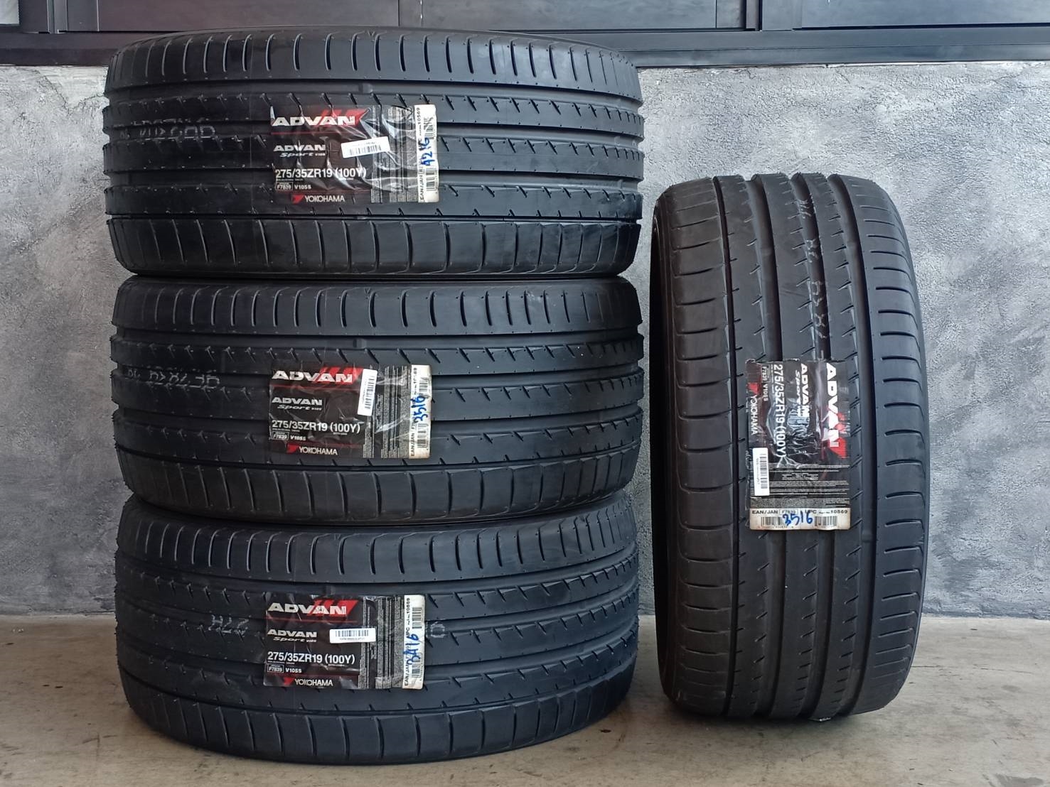 ยางใหม่ YOKOHAMA V105 275/35-19 เส้น 3900 ปกติ 13500