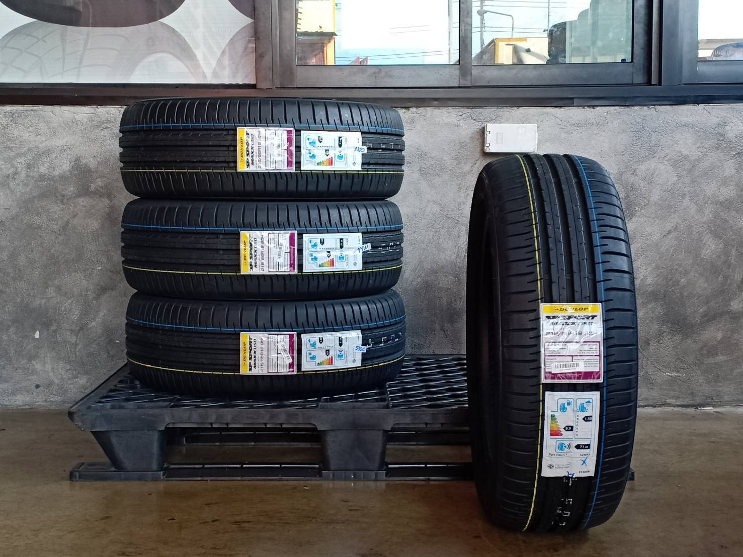 DUNLOP SP SPORT MAXX050 215/55R18 ปี20