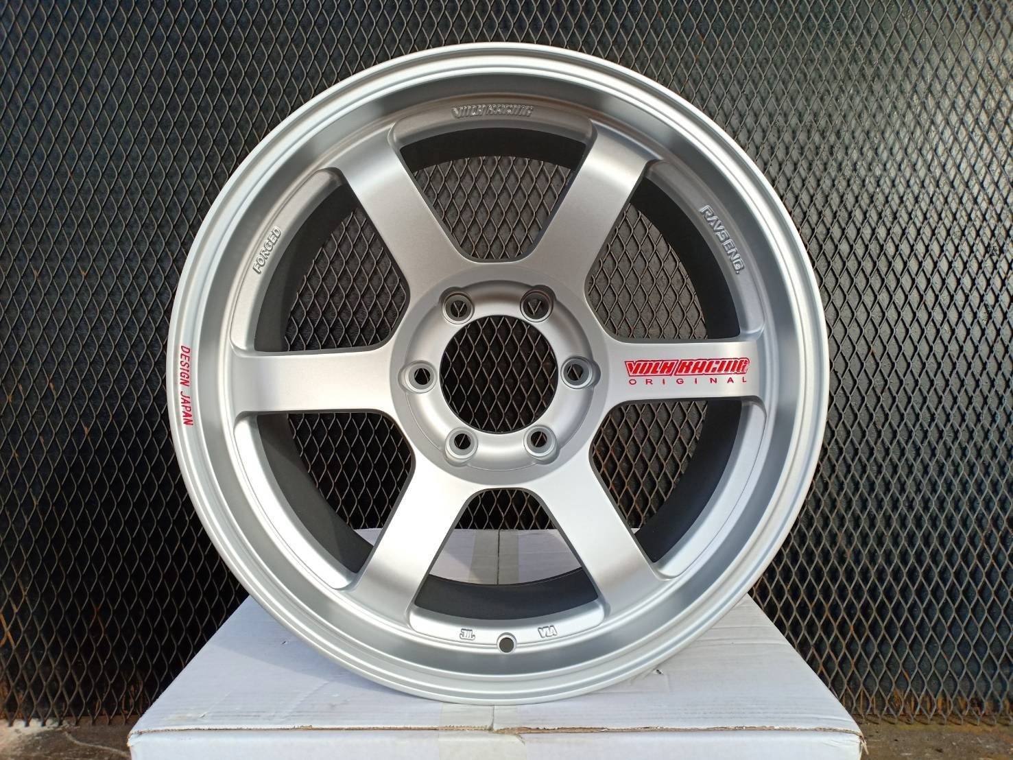 #แนะนำล้อแฟชั่น #คุณภาพจากโรงงาน #ราคาสุดคุ้ม #TE37_SUV กลึงก้านแดง 18x9.0 +0 6x139.7 MATTE SILVER+MILLING