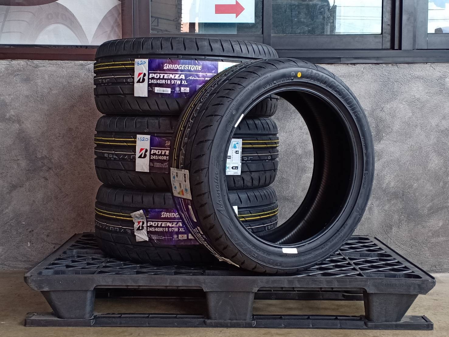 BRIDGESTONE 245/40R18 POTENZA RE004 97W XL MADE IN THAILAND