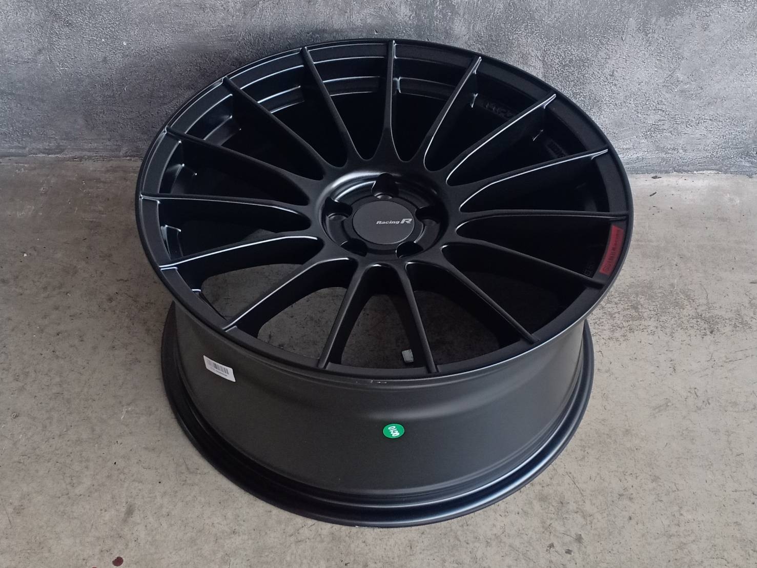 RS05RR 18X8.5 5H100 ต้องการส่วนลดราคาพิเศษ กรุณาสอบถาม