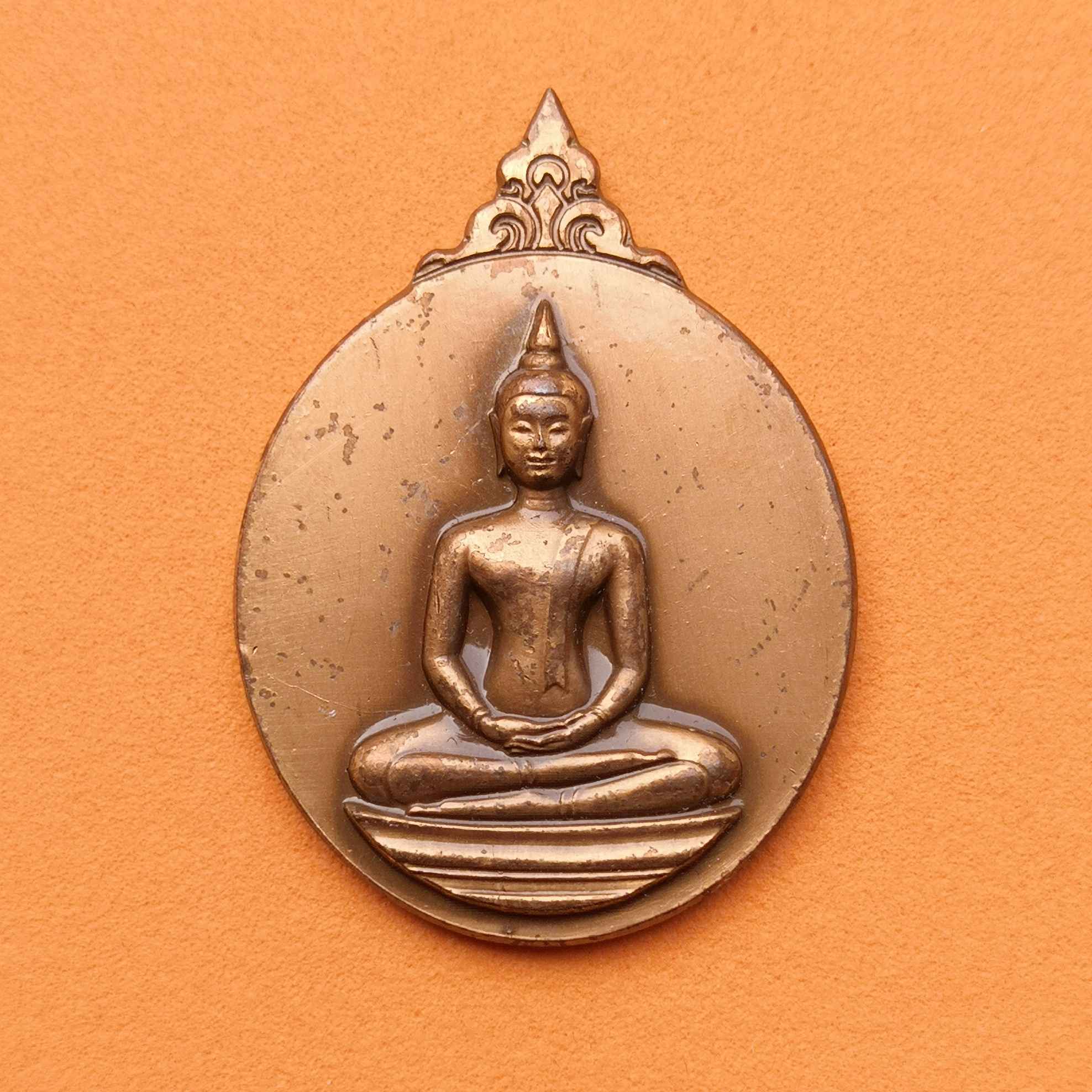 เหรียญที่ระลึก 80 ปี มณฑลทหารบกที่ 14 พศ 2556 เนื้อทองแดงซาติน สูง 3.7 เซน