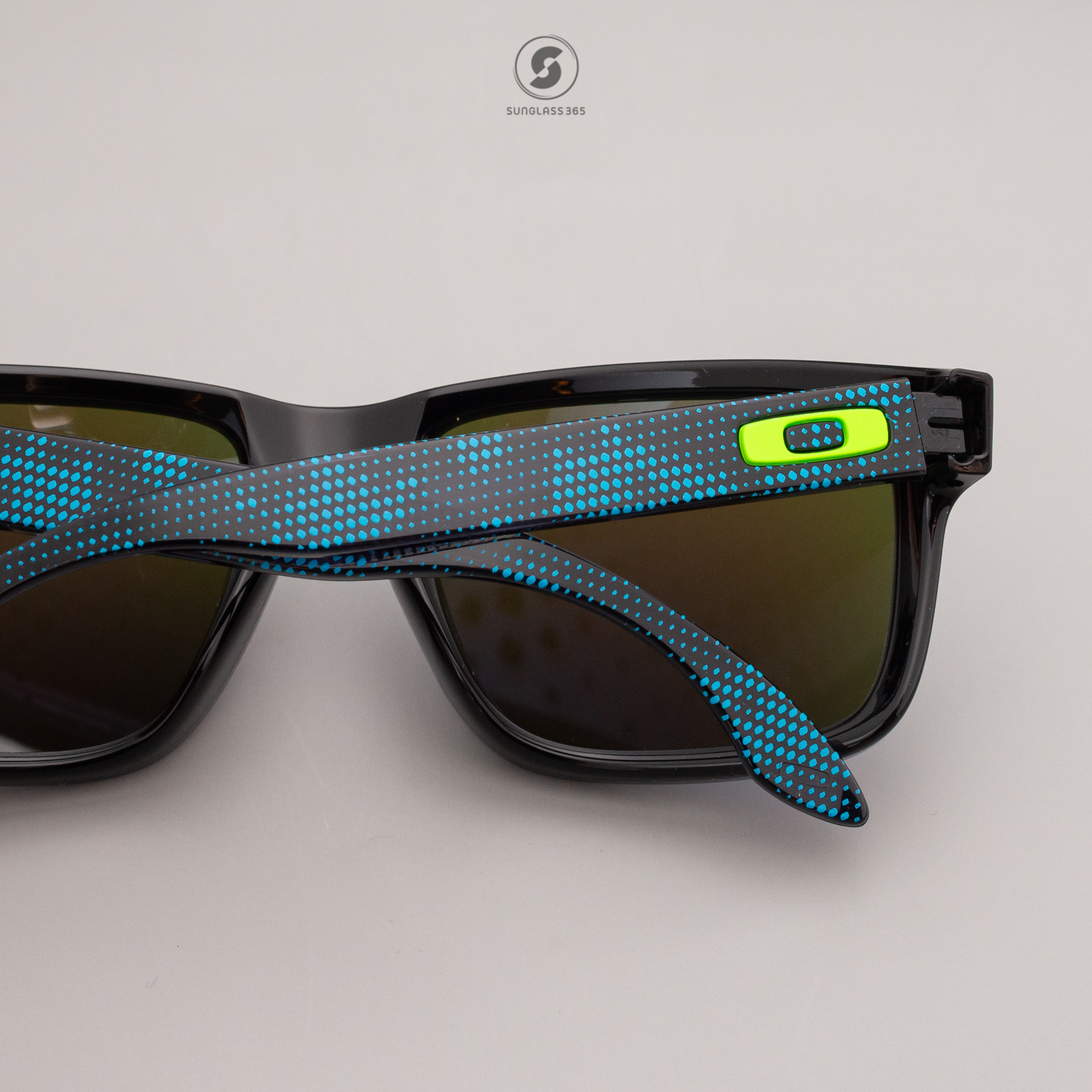 Oakley OO9244-57 Holbrook Polished Black Prizm Sapphire