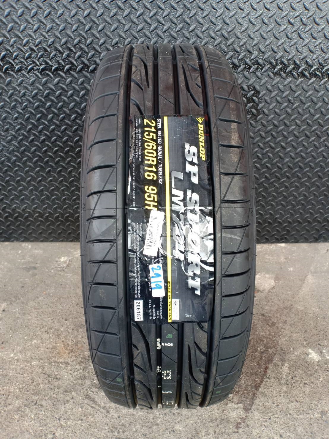 ยางเข้าใหม่ ลดราคา DUNLOP LM704 215/60R16 95H Y19